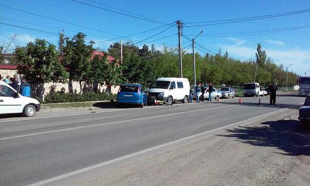В двойном ДТП на крымской трассе погиб водитель мопеда [фото]