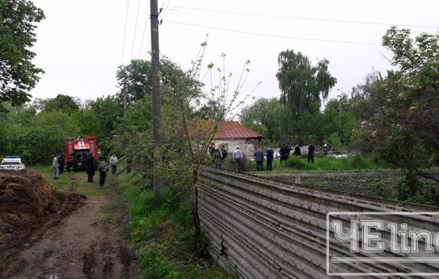 В частном секторе Чернигова упал легкомоторный аэроплан, пилот погиб(фото)