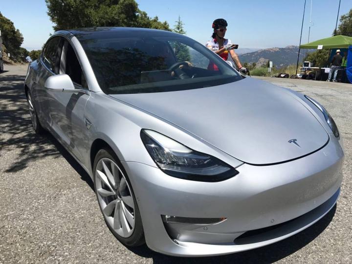 Tesla Model 3() 