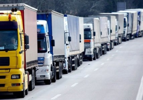 В Крыму на лето ограничили движение грузового транспорта