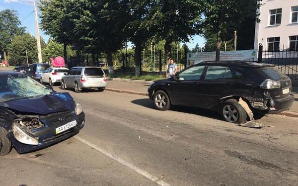 В Киеве женщина-водитель протаранила Lexus, пробуя исчезнуть с места ДТП со летальным исходом(фото)
