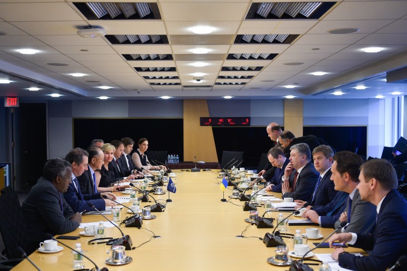 Президент України зустрівся з Президентом групи Світового банку Джим Йонг Кімом