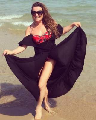 Наталья Могилевская показала игривый снимок на фоне моря