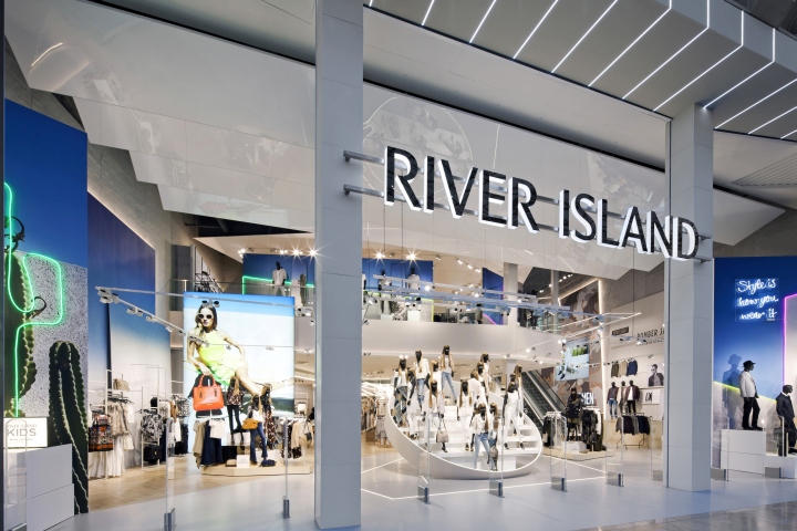 Великолепная витрина магазина одежды river island flagship store от dalziel and pow, великобритания