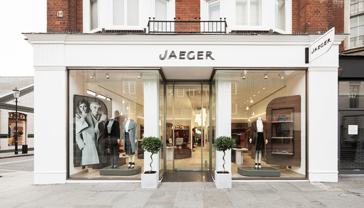 Солидный дизайн бутика женской одежды jaeger в современном английском стиле от uxus, лондон – великобритания