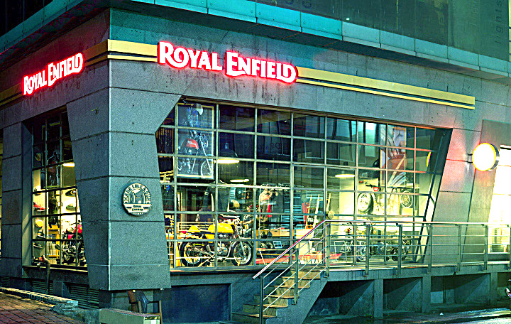 Дизайн магазина культовых мотоциклов royal enfield – достойное оформление фундаментальных вещей