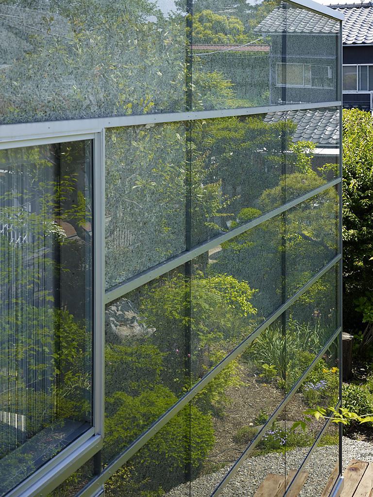 Стеклянный дом-оранжерея garden house – хрупкое великолепие от архитектурной фирмы kochi в токио