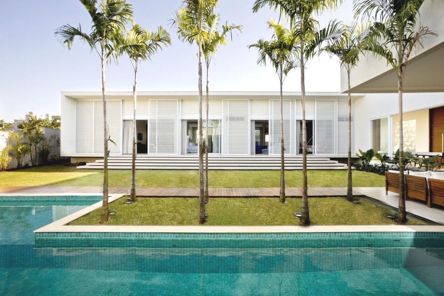 Современная casa do patio — изящная простота от goiania-based совместно с leo romano, goiania, бразилия