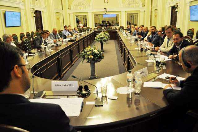 Комітет з питань промислової політики та підприємництва провів "круглий стіл" на тему: "Регіональний розвиток та промислова політика: досвід Румунії"