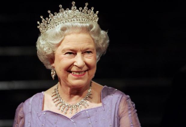 Королева Елизавета II поставила Принца Гарри перед выбором: брак или власть