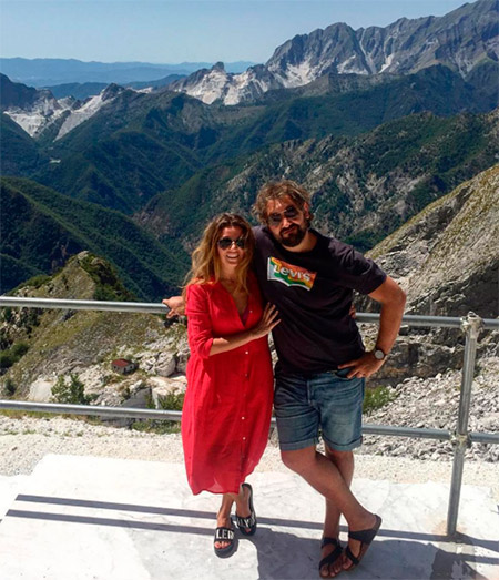 Жанна Бадоева с мужиком отправилась в горы