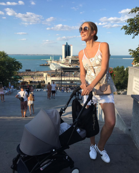 Катя Осадчая наслаждается обществом сына в солнечной Одессе