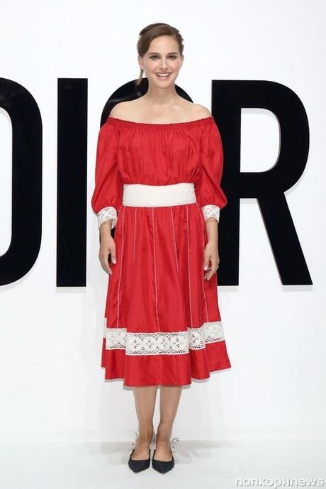 Натали Портман на фотоколле Dior for Love в Токио
