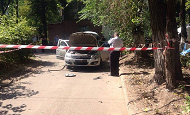 Взрыв автомобиля в Днепре расследуют будто покушение на убийство