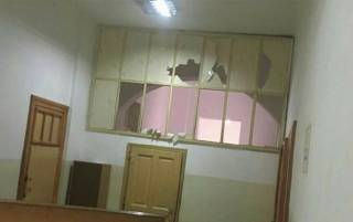 Пациент львовской психбольницы взял заложников, порезав стеклом 10 человек