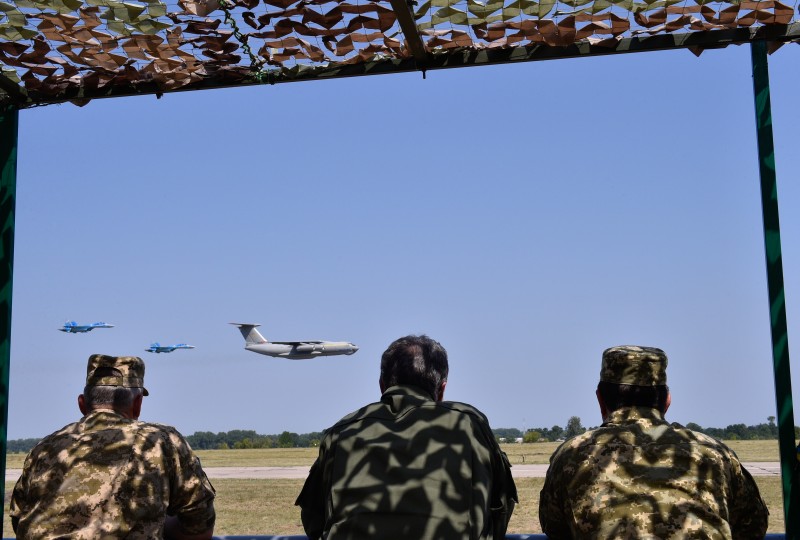 Саме від вас значною мірою і залежить чи буде мирне небосвод над Україною – Президент привітав льотчиків із Днем Повітряних Сил