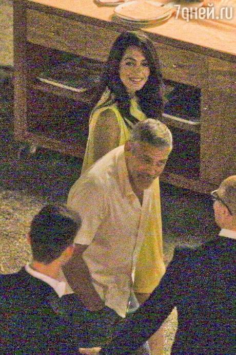 Джордж Клуни в экстазе от пополневшей после родов фигуры Амаль