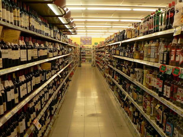 Порча товара в супермаркете: юрист объяснил почему вы не обязаны платить за разбитую бутылку