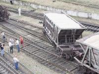 На Запорожье вышли с рельсов вагоны грузового поезда(фото)