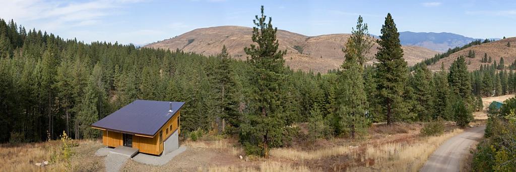 Избушка на постаменте – незатейливое жильё pine forest cabin от balance associates architects в сосновом раю, вашингтон, сша