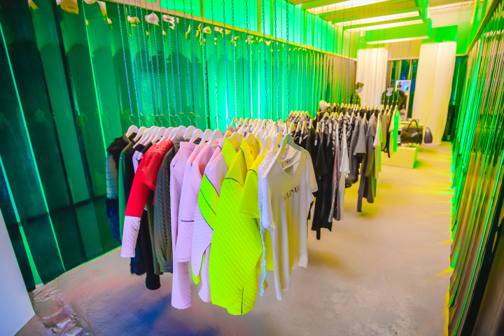 Магазин одежды компании heineken – великолепное воплощение новейших взглядов на суть современного дизайна