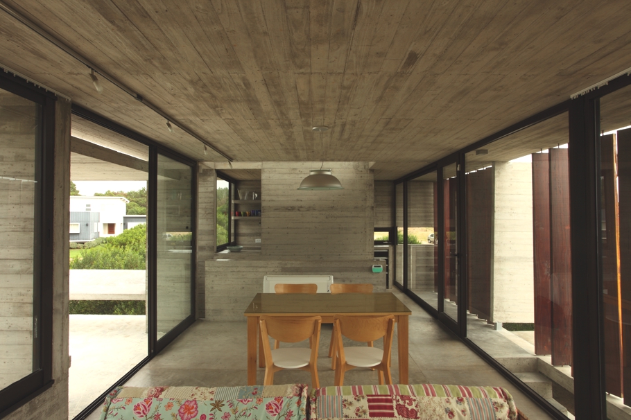 Великолепный летний домик costa esmeralda от bak arquitectos, буэнос-айрес, аргентина