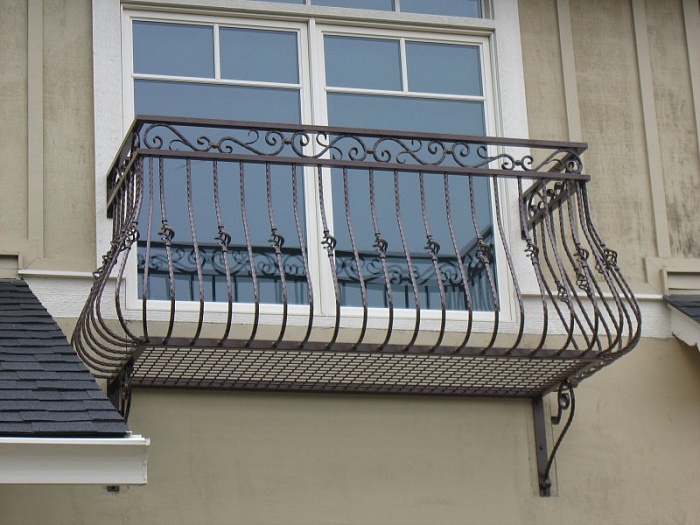 Впечатляющее разнообразие балконных перил – элегантные архитектурные детали формируют требуемый стиль