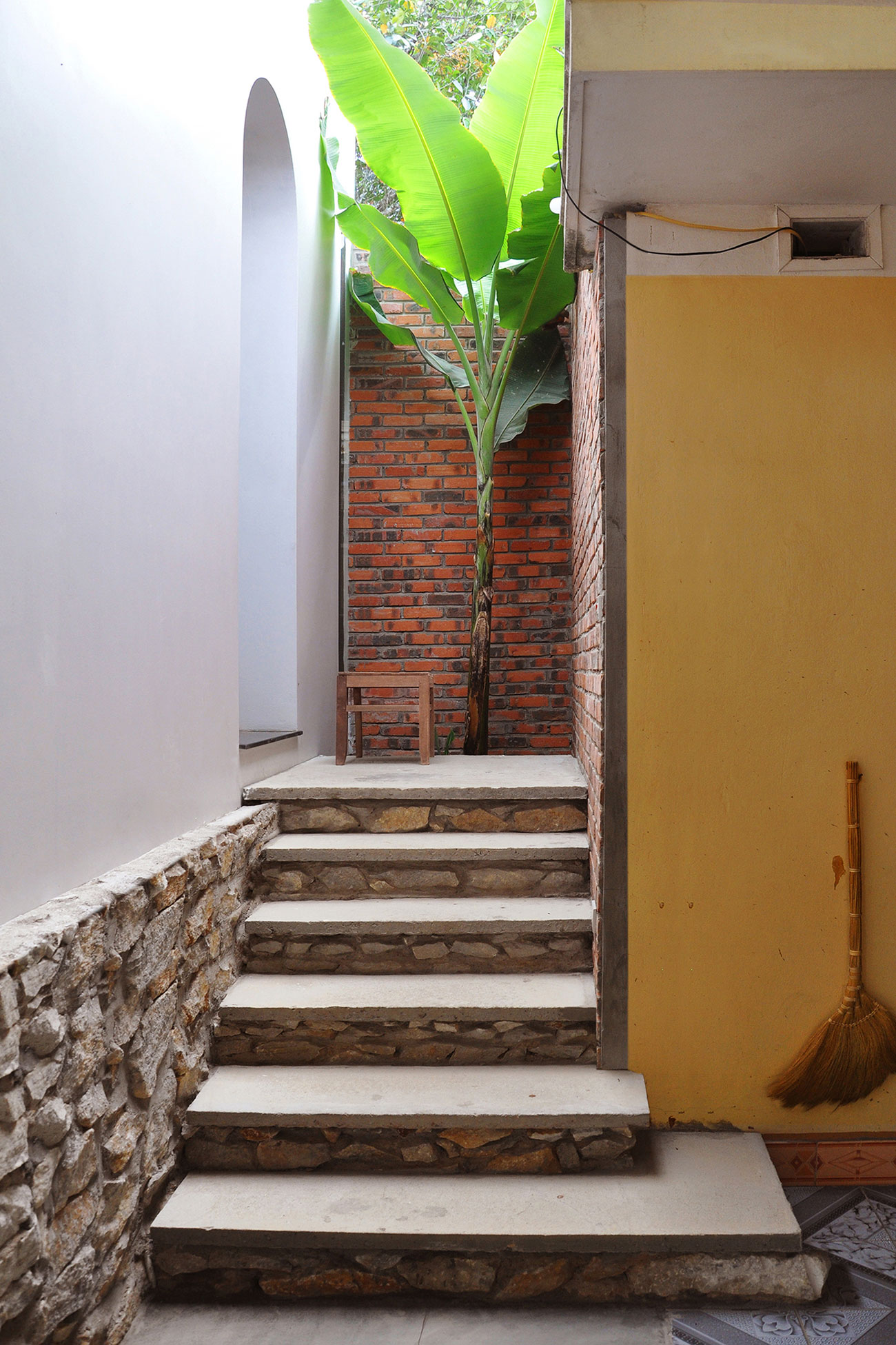 Как можно произвести реконструкцию дома с минимальными затратами: показательный пример из вьетнама