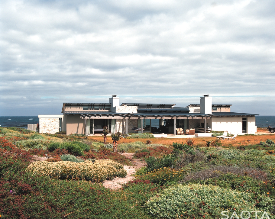 Великолепный дизайн-проект элитного дома в модернистском стиле на берегу океана