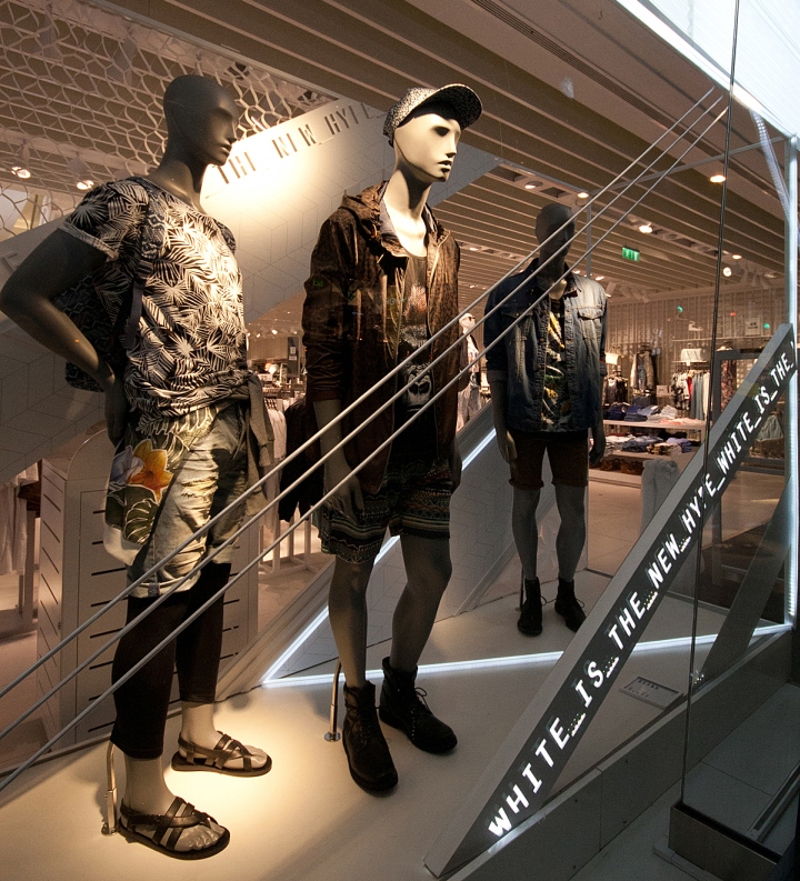 Элегантность и стиль – потрясающий дизайн витрин для новой коллекции bershka, лондон