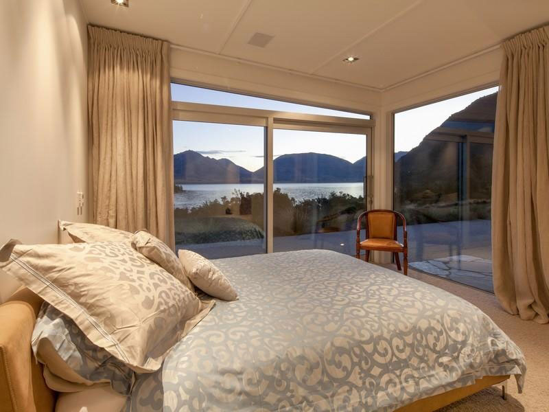 Из природного сланца и кедра: сдержанная красота восхитительной гостиницы lakeside на берегу озера, квинстаун, новая зеландия