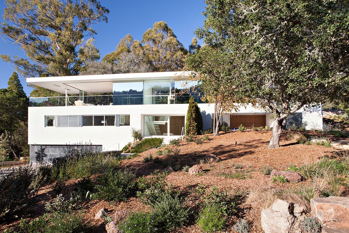 Великолепный дизайн-проект частного дома на склонах калифорнии с бассейном на крыше