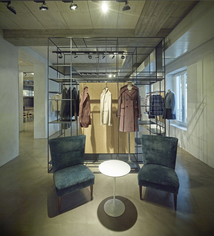 Выставочный салон бренда мужской и женской одежды lardini в милане