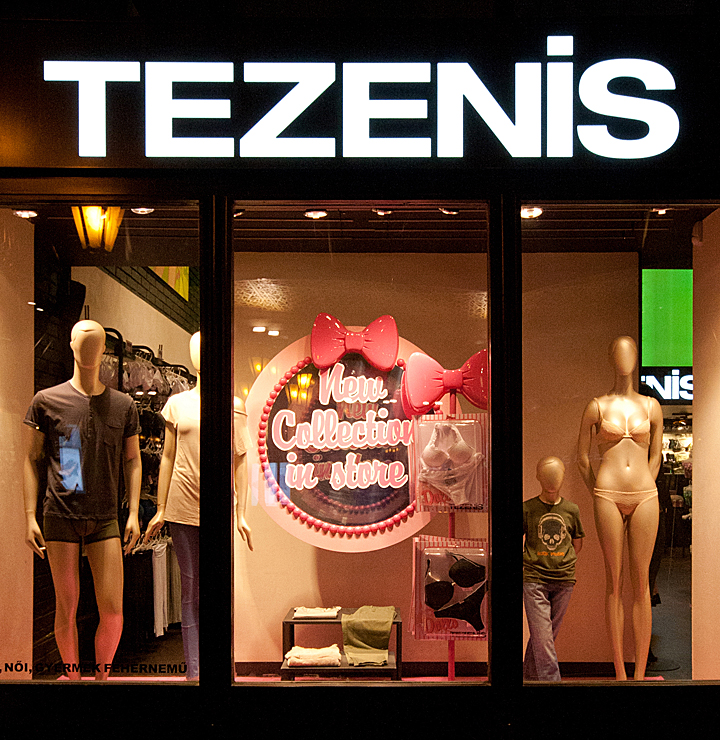 Элегантное оформление витрин для брендового магазина нижнего белья tezenis, весна 2014, будапешт