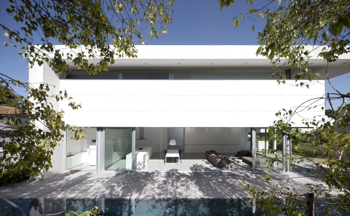 Наедине с природой и собой: величественный коттедж afeka house в тель-авиве от архитекторов axelrod и pitsou kedem