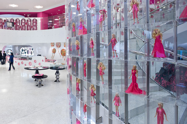 Самый большой в мире культовый магазин кукол барби
