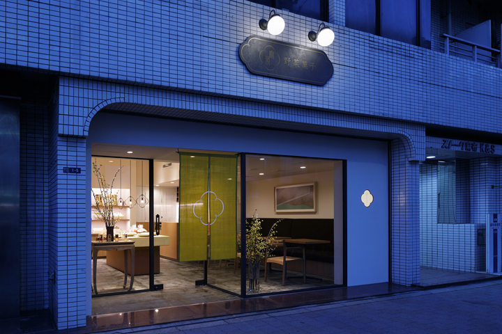 Мягкий чувственный дизайн яноского магазина деликатесов azabu yasaigashi от студии fan inc, токио