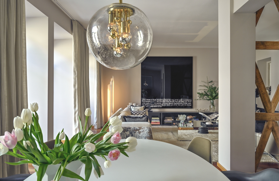 Невероятно женственный и утончённый интерьер лиссабонских апартаментов с эстетикой архитектурного стиля помбалино