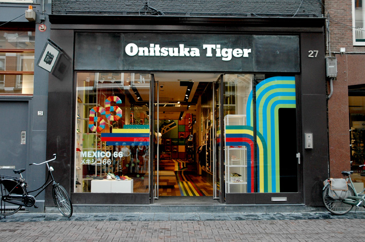 Необычный дизайн магазина японской марки onitsuka tiger от дизайнеров storeage, амстердам, нидерланды