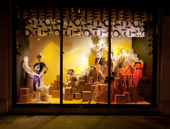 Карнавальное оформление витрин магазина модной одежды harvey nichols, весна 2014, лондон