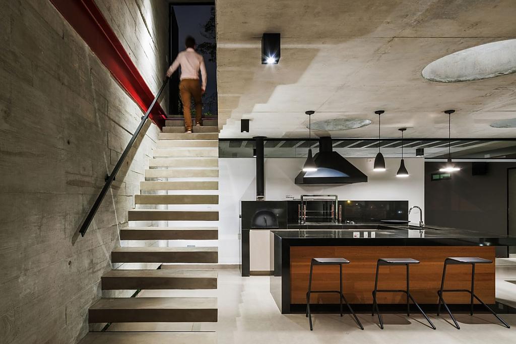 Проекты домов в стиле модерн: роскошный особняк из двух перпендикулярных блоков в сан-паулу