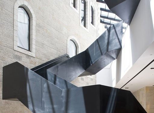 Мост между прошлым и будущим: потрясающая лестница — оригами в alrov mamilla hotel, иерусалим