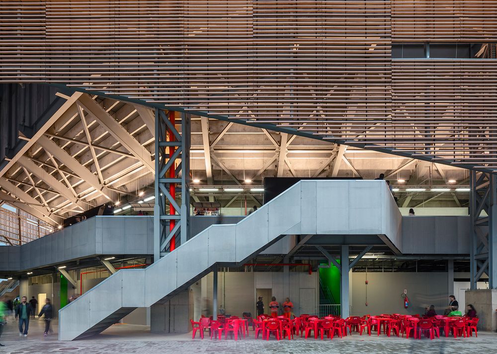 Как кочевая архитектура может превратить стадион в школы?