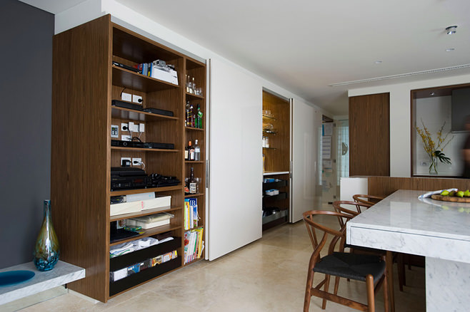 Красота простых линий – фото интерьера гостиной, кухни и столовой в минималистском стиле