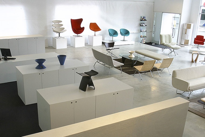 Элегантный интерьер мебельного салона furniture showroom от дизайнеров bredan wong design