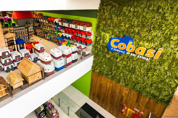 Магазин, бутик, аптека и салон красоты – интерьер магазина для животных cobasi от design novarejo в сан-паулу