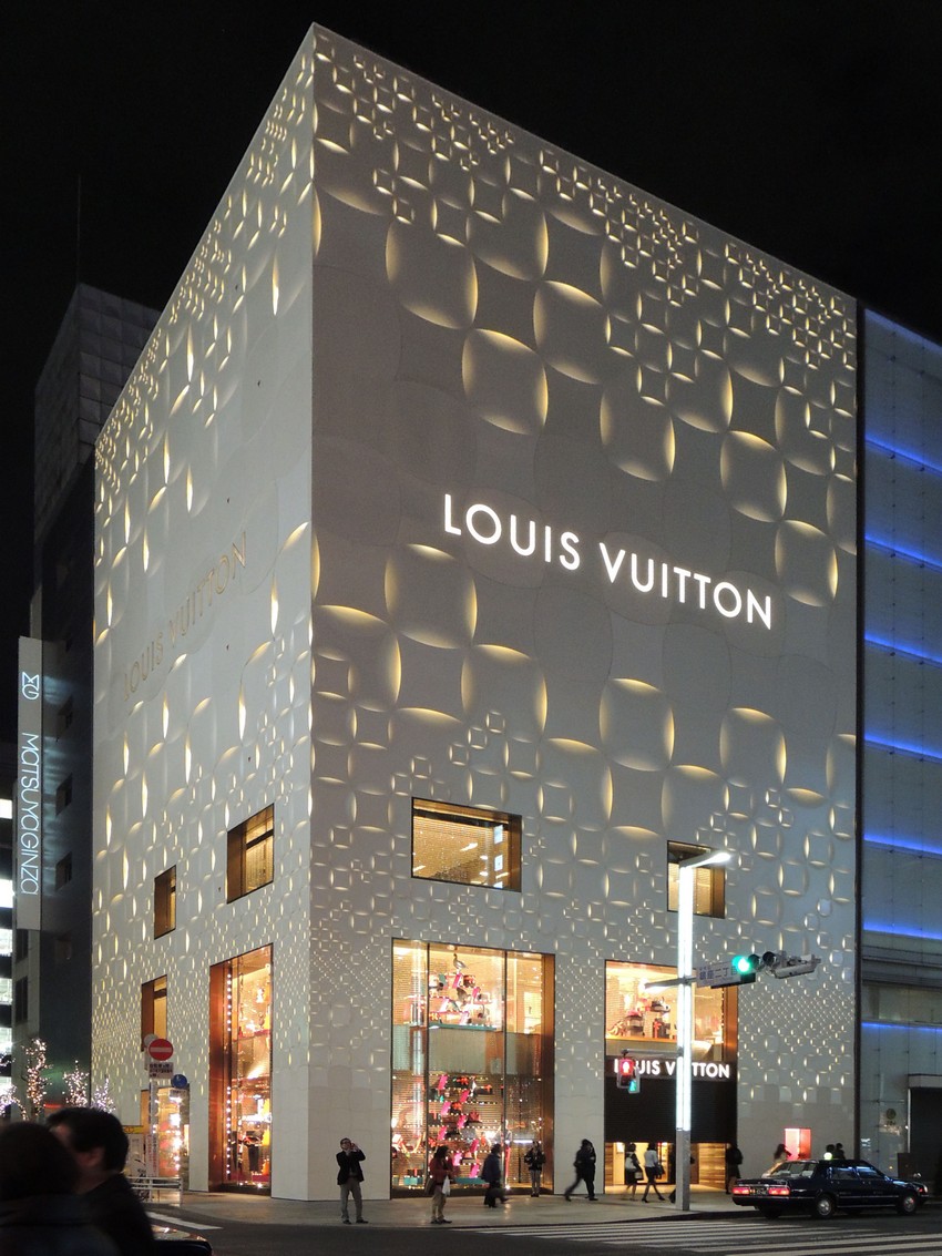 Необычные фасады магазинов: светящийся бутик matsuya ginza от lui vuitton, токио