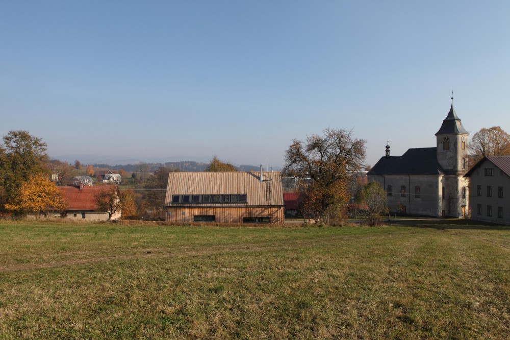 Сельский дом в живописных окрестностях roprachtice, чехия. проект дизайнерской студии prodesi