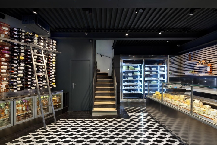Классический дизайн традиционного магазина вина и сыра
